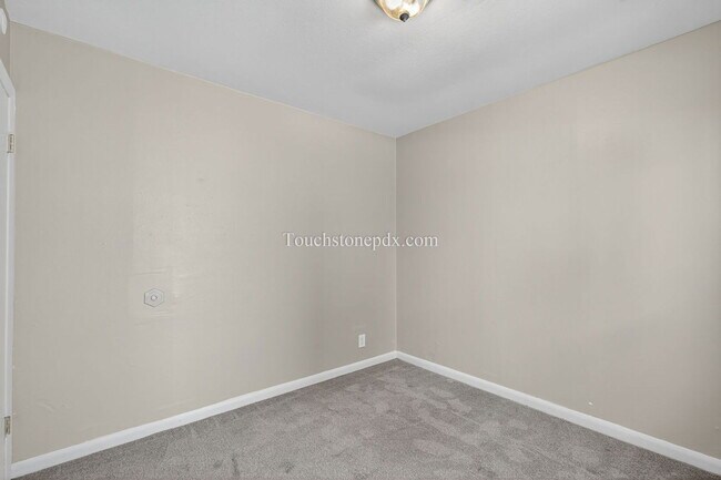 Building Photo - 7349 SE Evergreen St