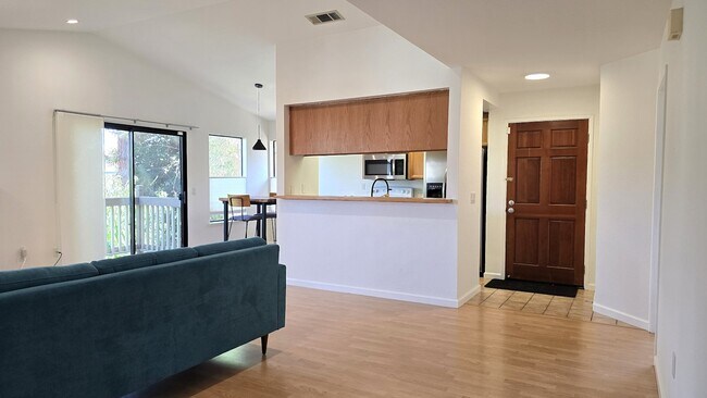Building Photo - 38715 Huntington Cir