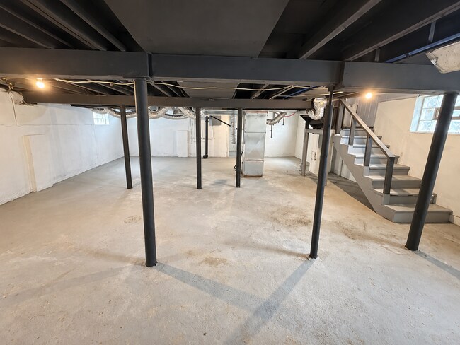 Building Photo - 4368 Buckingham