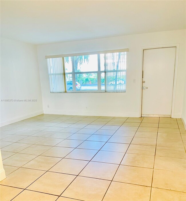 Building Photo - 419 Golden Isles Dr