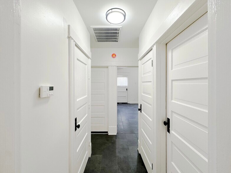 Building Photo - 4167 Botanical Ave