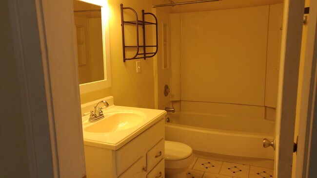 Building Photo - 160 Olentangy St