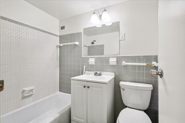 Building Photo - 10401 Grosvenor Pl