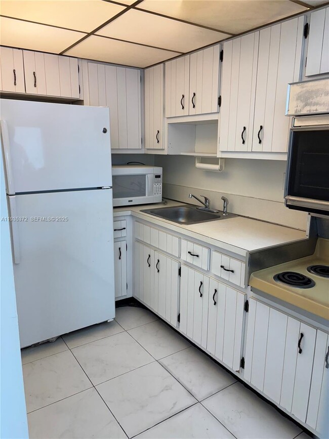 Building Photo - 1470 NE 125th Terrace