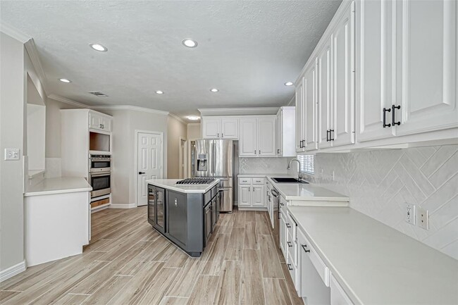 Building Photo - 18 Turtle Creek Manor