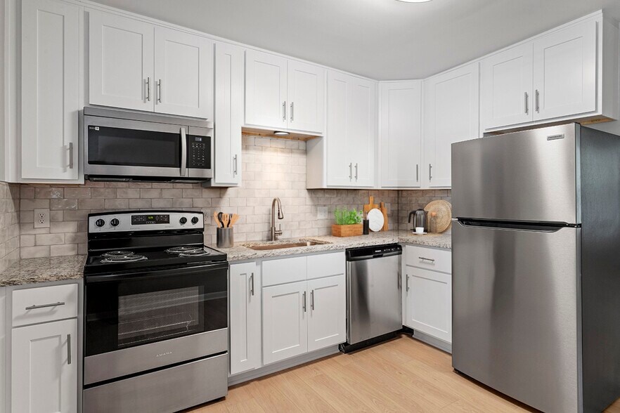 Primary Photo - Exceptional Value in a Prime Location — To...