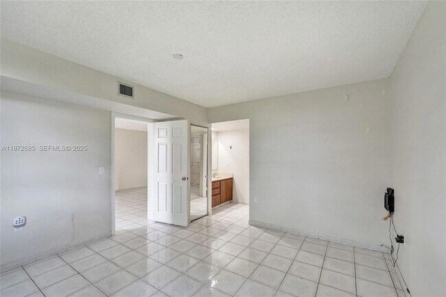 Building Photo - 1502 Whitehall Dr