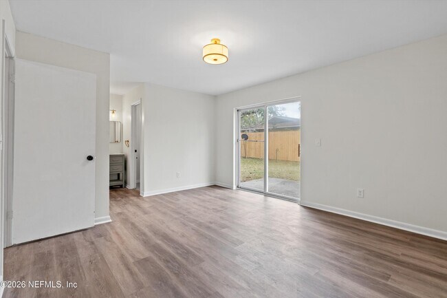 Building Photo - 3329 Mayflower St