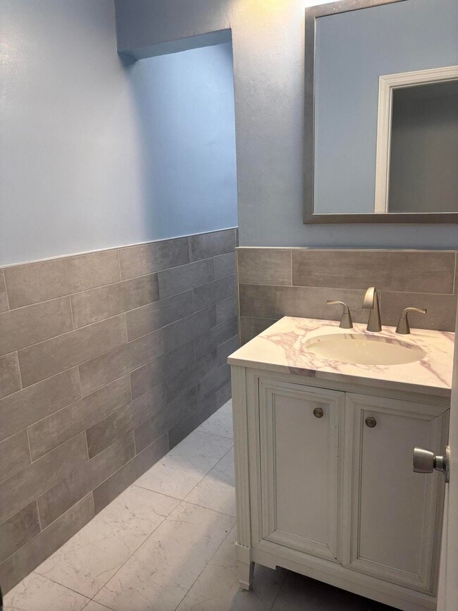 Building Photo - 5904 Cedar Cir