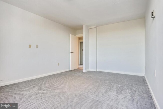Building Photo - 4390 Lorcom Ln
