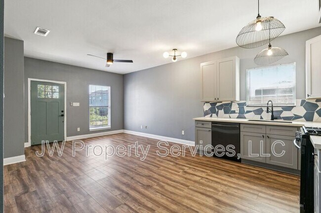 Building Photo - 2632 Annette St