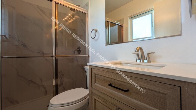 Building Photo - Spacious 3-Bedroom, 2-Bath Home Near the B...