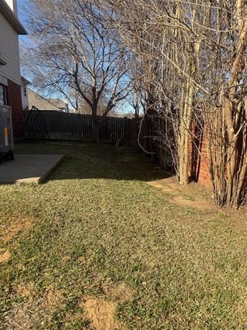 Building Photo - 2004 Golden Oak Dr