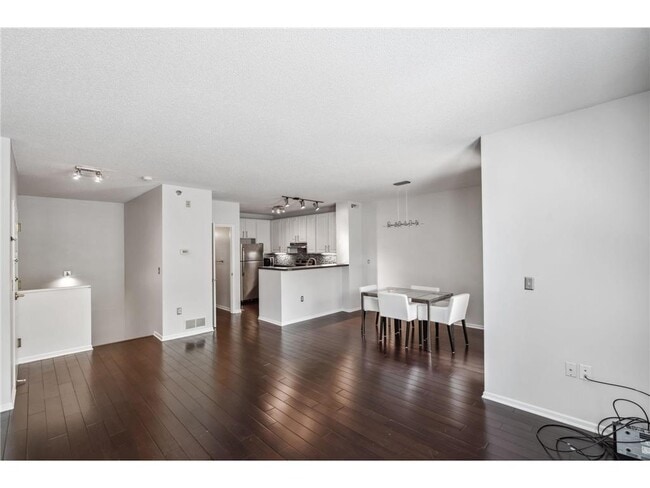 Building Photo - 675 N 1st St