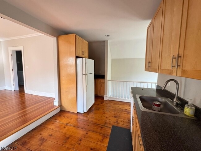 Building Photo - 127 Midland Ave