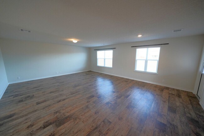 Building Photo - Like New Home in Red River Ranch (Cibolo) - Realtor Commission: $500