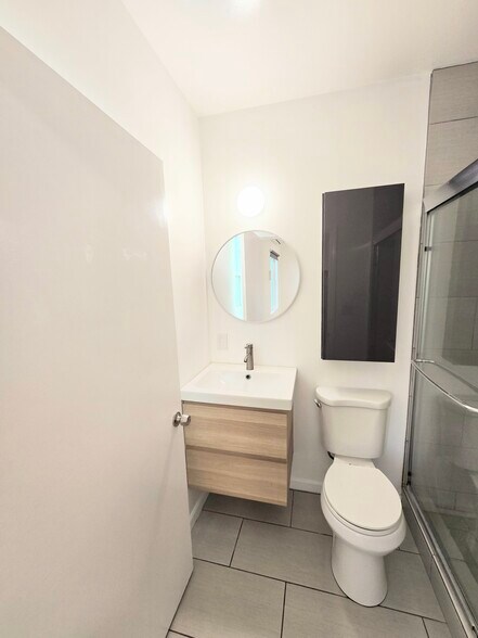 Bathroom 2 - 3121 Larga Ave