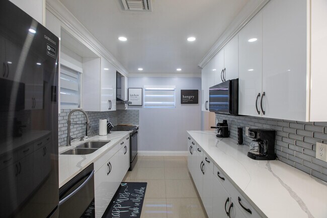 Building Photo - 1853 Florida Mango Rd
