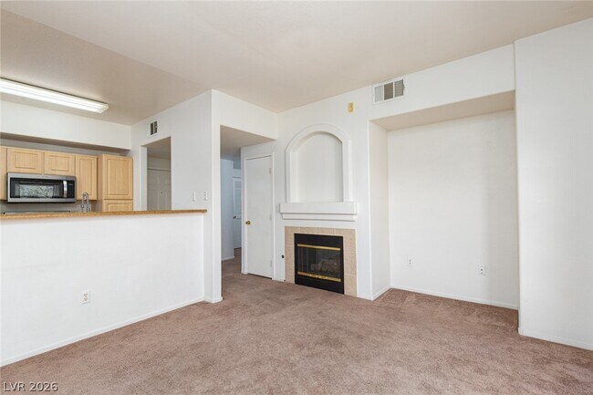 Building Photo - 8250 N Grand Canyon Dr