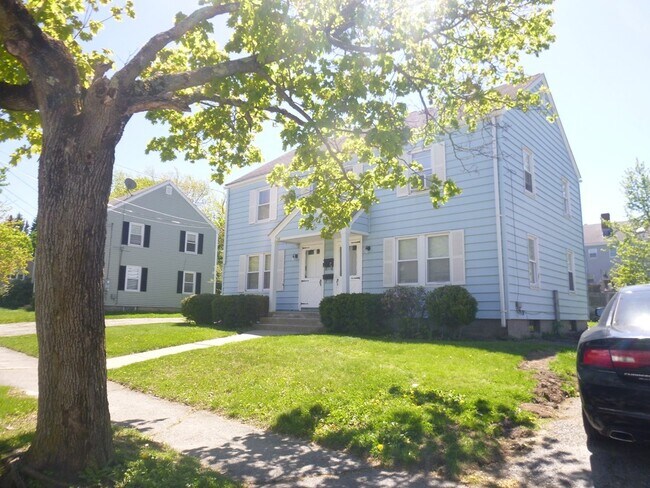 Building Photo - 130 Uncatena Ave
