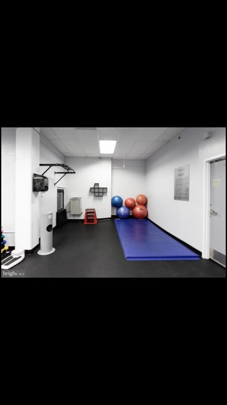 Building Photo - 4515 Willard Ave