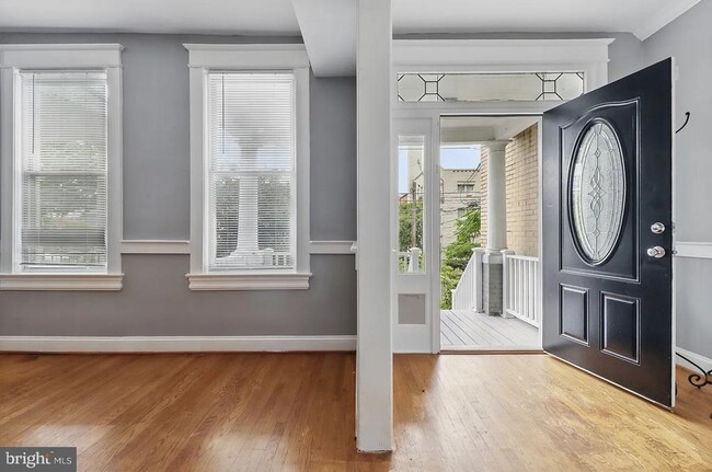 Building Photo - 809 Jefferson St NW