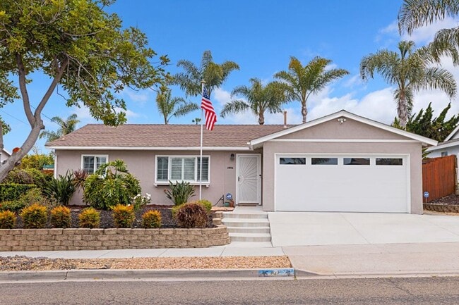 Primary Photo - 3 bed 1.5 baths + 2 car garage with a larg...