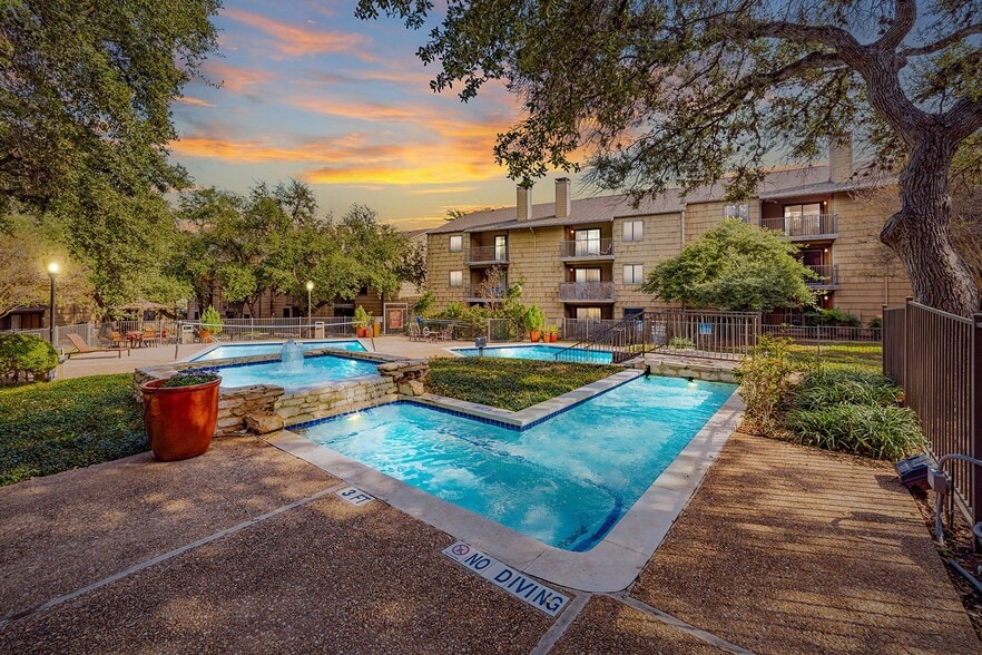 Building Photo - 3600 Greystone Dr