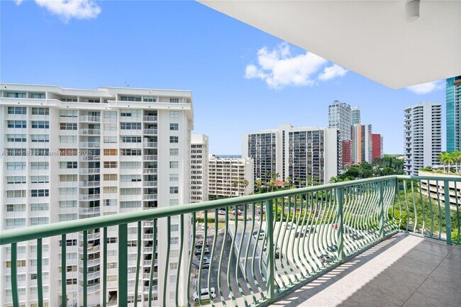 Building Photo - 1408 Brickell Bay Dr