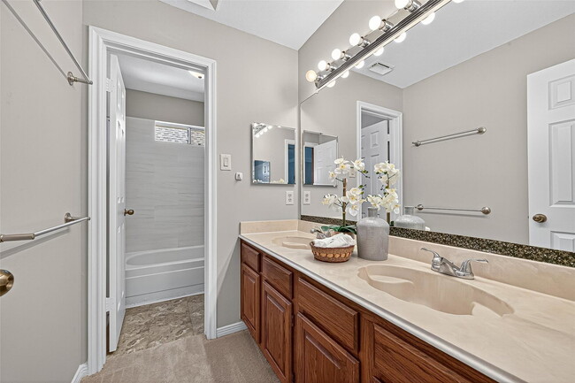 Building Photo - Double Lake Drive, Missouri City, TX 77459 - 4 BR 2.5 BA single-family home