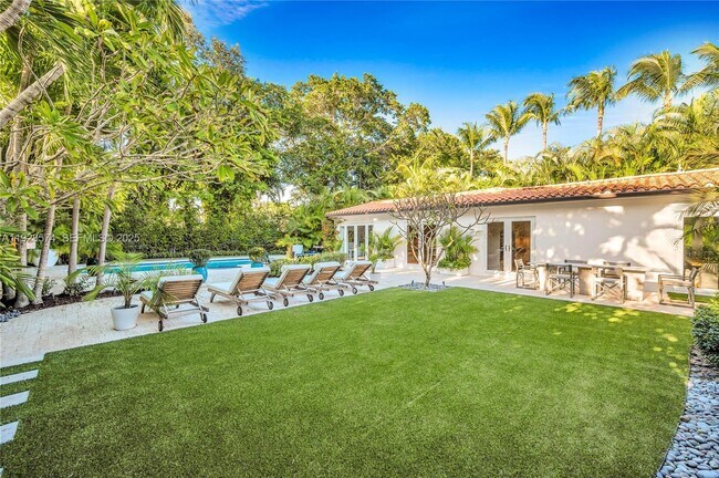 Building Photo - 607 Melaleuca Ln