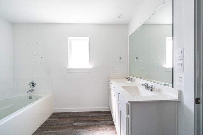 Building Photo - 8730 Anacua Dr