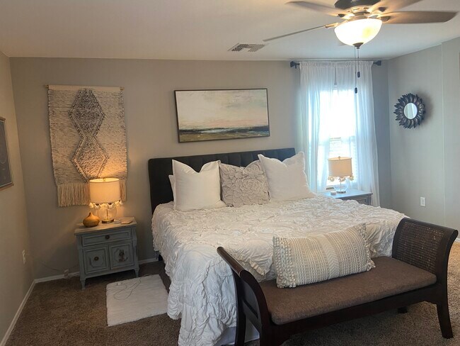 Building Photo - 9095 Blue Saguaro St