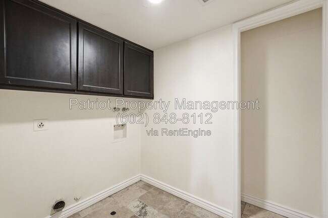 Building Photo - 1275 W Del Rio St