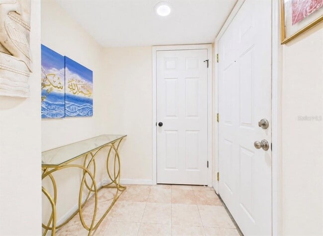 Building Photo - 2450 Pelican Ct