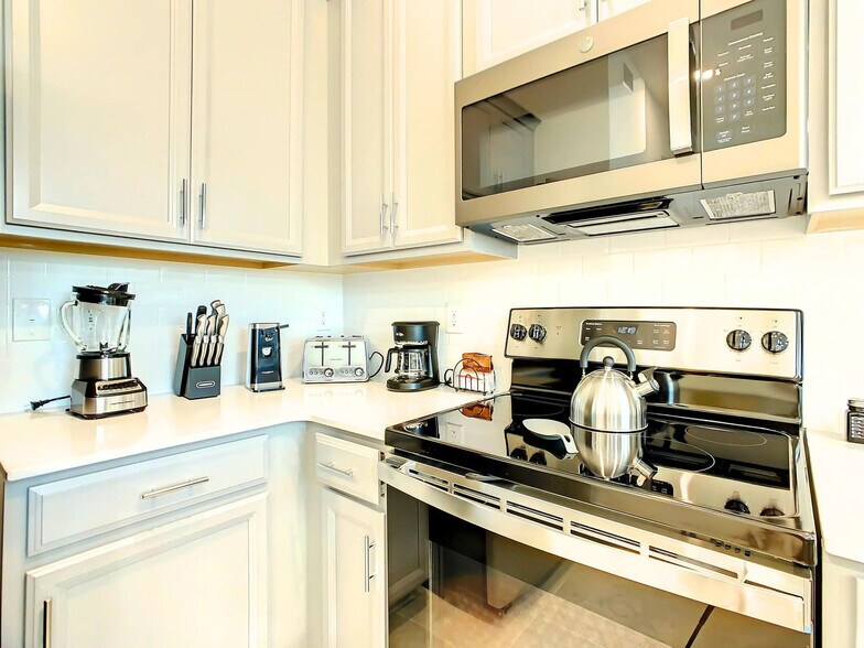 Building Photo - 1083 Splash Shot Pl