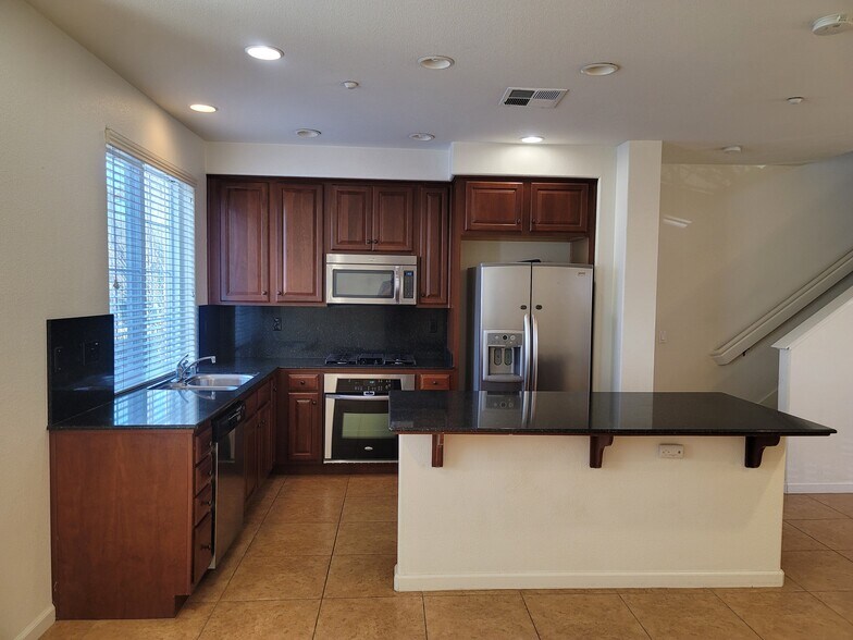 Building Photo - 1070 Tourmaline Ter