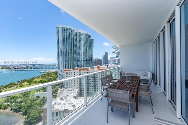 Building Photo - 2020 N Bayshore Dr