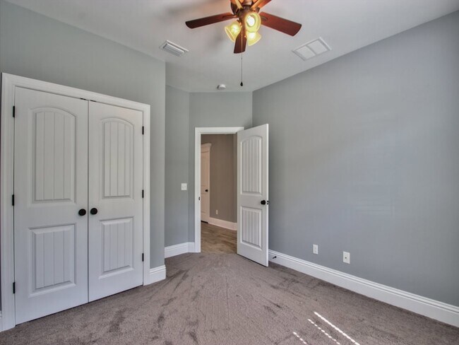 Building Photo - 114 Carousel Cir