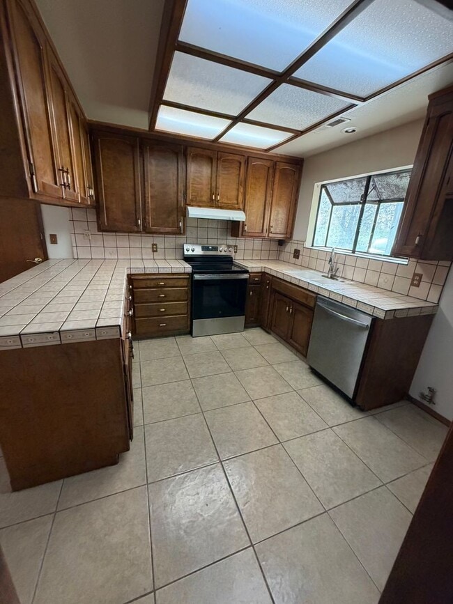 Building Photo - 3 bedroom 2 bath home for rent