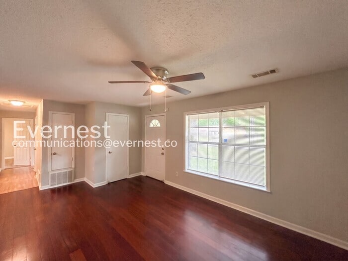 Building Photo - 5884 Caroline Dr