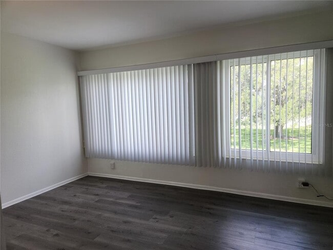 Building Photo - 2459 Columbia Dr