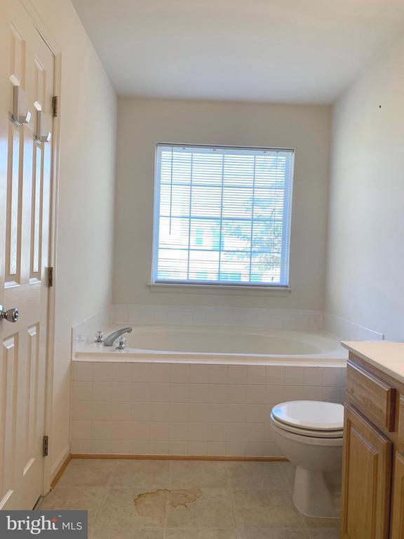 Building Photo - 211 Merrill Ct