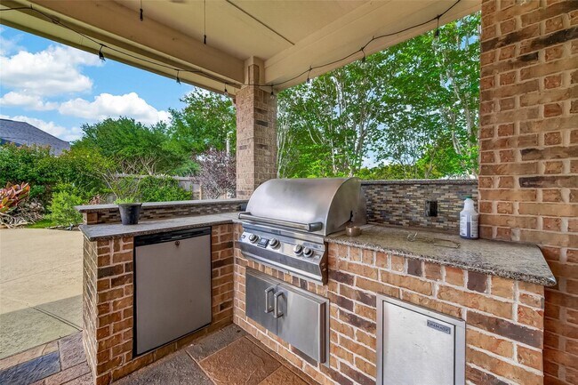 Building Photo - 28602 Hayden Park Dr
