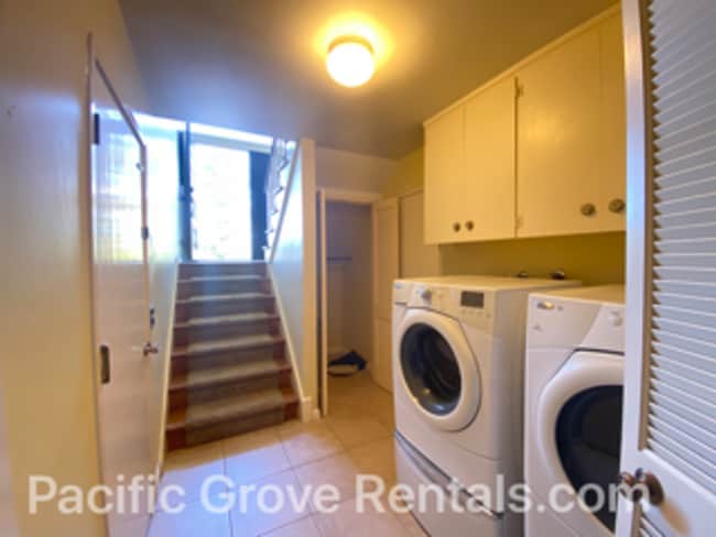 Building Photo - Amazing Views from this 3-Bedroom 3 Bath C...