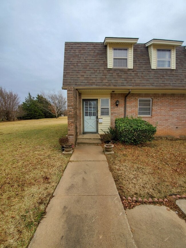 Building Photo - Cute 3 bedroom Townhome in Shawnee!