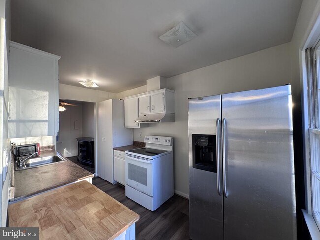 Building Photo - 12335 Woodlawn Ct