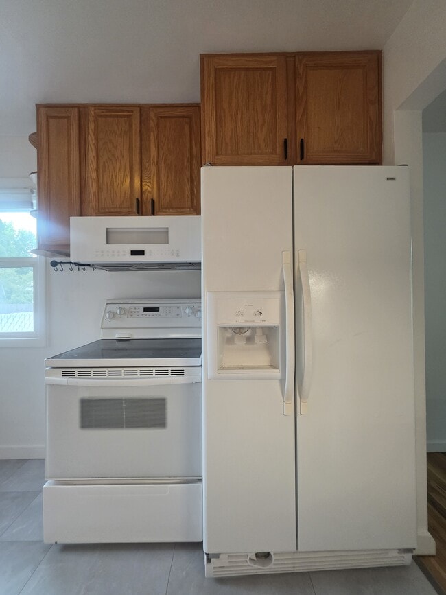 Building Photo - 166 Draper St NE