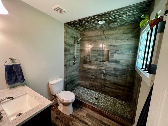 Building Photo - 1611 Wellswood Dr SE