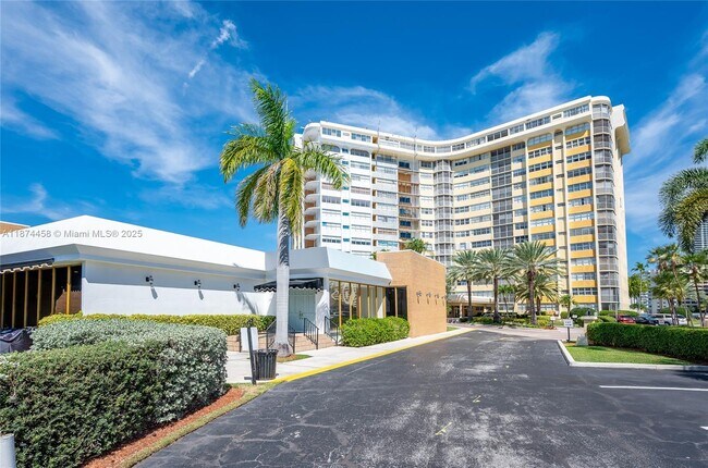 Building Photo - 100 Golden Isles Dr
